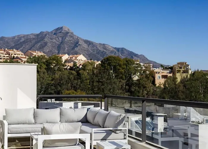 Luxe Duplex Penthouse Scenic Views *