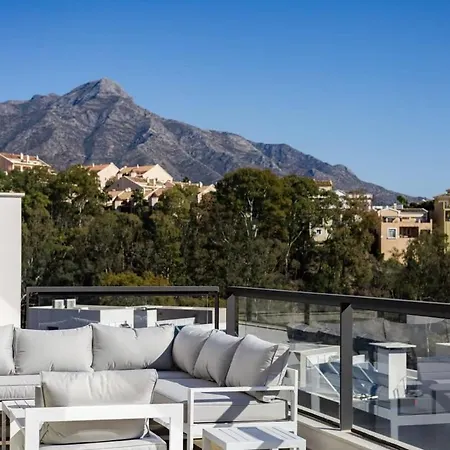 Luxe Duplex Penthouse Scenic Views *